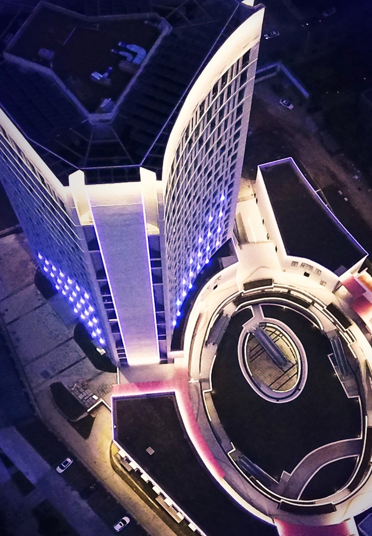 南宁威宁·邻家金菊广场建筑亮化工程